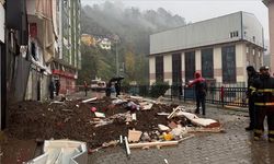 Toprak kayması; 1 kişi öldü, 4 kişi yaralandı