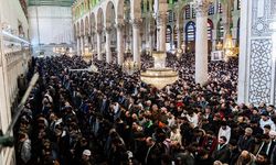 Baas rejiminin devrilmesinin ardından Şam'daki Emevi Camisi'nde ilk cuma namazı kılındı