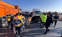 Zincirleme trafik kazası; 2 kişi öldü, 15 kişi yaralandı