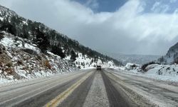 Kar, Antalya- Konya yolunda ulaşımı aksatıyor