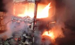 Yanan tır kullanılamaz hale geldi