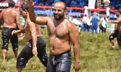 Kumluca Yağlı Güreşleri'nde Orhan Okulu başpehlivan oldu