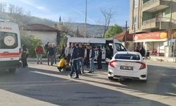 Okul servisi ile otomobil çarpıştı: 5'i öğrenci 6 yaralı