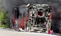 Yangından geriye demir yığını kaldı