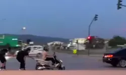 Canlarını hiçe saydılar ;Patenle trafikte tehlikeli yolculuk!