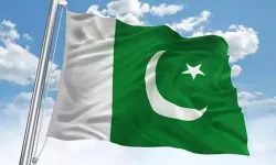 Pakistan ve Hindistan hava sahalarına yönelik yasakları bir ay uzattı