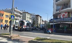 Motosiklet ile otomobil çarpıştı: 1 yaralı