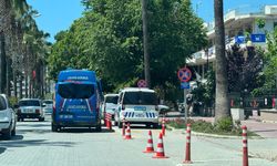 Başkasının kimliğiyle yola çıktı, göçmenlerle yakalandı