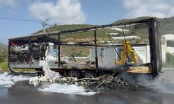 Peçetelerle gelen felaket: Tır kısa sürede kül oldu