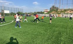Annelerle oğullarının yeşil sahadaki mücadelesi gülümsetti