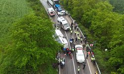 Tur otobüsü devrildi: 2’si ağır 18 yaralı