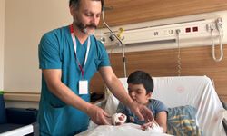 Doktorların ismini yeni duyduğu rahatsızlık tedavi edildi, 10 parmağı açıldı