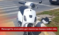 Manavgat’ta otomobilin geri manevrası kazaya neden oldu