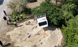 Tozu dumana katan minibüs ortalığı böyle savaş alanına çevirdi: 3 yaralı