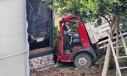 Kamyonet bahçeye uçtu: 1 yaralı