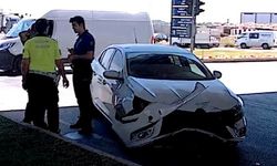 Manavgat’ta araçlar çarpıştı: 2 kişi yaralandı
