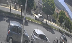 Gençlerin yaralandığı motosiklet kazası güvenlik kamerasında