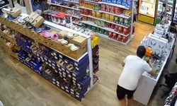 Depremden kaçarken elindeki çayını bırakmadı