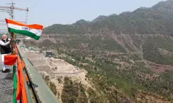 Narendra Modi’den tarihi açılış: Dünyanın en yüksek demir yolu köprüsü Keşmir’de
