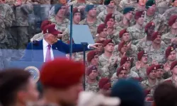 Trump’tan protestolara bayrak çıkışı