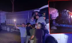 İşçi servis minibüsü, park halindeki TIR’a çarptı: 5’i ağır, 20 yaralı