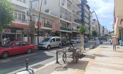 Minik çocuk otomobile çarptı!