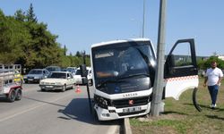 Freni boşalan minibüs dehşet saçtı: 4 yaralı