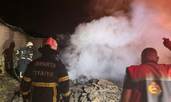 Mangal kıvılcımı yangın çıkardı: İtfaiye ekipleri kontrol altına aldı