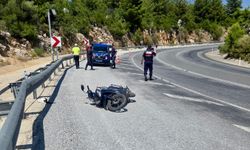 Virajı alamayan sürücü yola savruldu