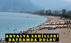 Antalya sahilleri bayramda doldu