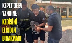 Kepez’de ev yangını: Kedisini elinden bırakmadı