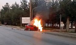 Otomobil alev alev yandı