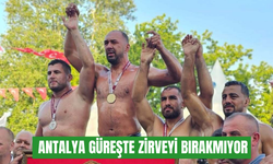 Antalya güreşte zirveyi bırakmıyor