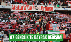 07 Gençlik’te bayrak değişimi