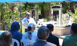 Merhum İl Müdürü Ramazan Özen kabri başında anıldı... Vefa örneği!