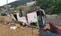 Isparta'da minibüs devrildi
