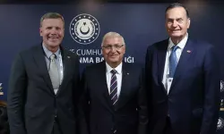 Bakan Güler'in IDEF'te diplomatik görüşmeleri sürüyor