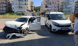 Manavgat’ta iki araç çarpıştı: 1 yaralı
