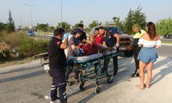 Manavgat'ta motosiklet ile hafif ticari araç çarpıştı