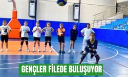 Serik’te gençler filede buluşuyor
