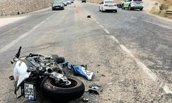 Kaş'ta otomobil ile motosiklet çarpıştı