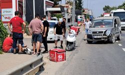 Serik'te hafif ticari araç ve motosiklet çarpıştı