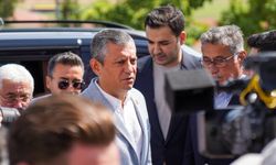 Özgür Özel Muhittin Böcek'i ziyaret etti