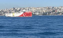 Oruç Reis Gemisi İstanbul Boğazı’ndan geçti