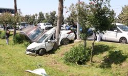 Polis aracına çarptı