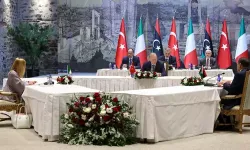 Cumhurbaşkanı Erdoğan, Meloni ve Dibeybe ile Dolmabahçe Ofisi'nde bir araya geldi