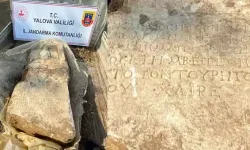 1900 yıllık mezar taşını satmaya çalışırken yakalandı