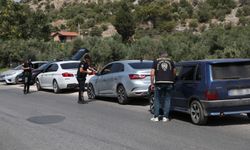 Eş zamanlı asayiş uygulaması: Aranan 20 kişi yakalandı