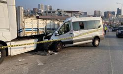 Tatile gelen minibüs kaza yaptı