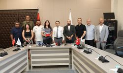 ALKÜ’lü şampiyona Rektör Türkdoğan’dan plaket